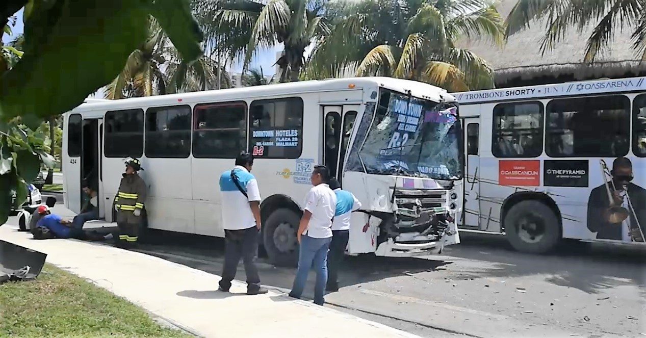 Public bus  crashes at Cancun  s hotel  zone  The Cancun  Herald